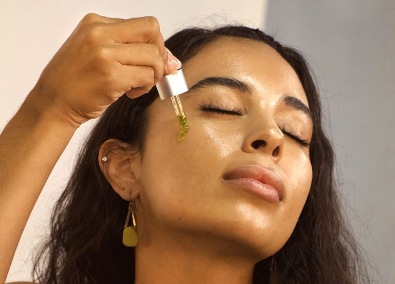 Taneisha Using Herban Wisdom Facial Oil
