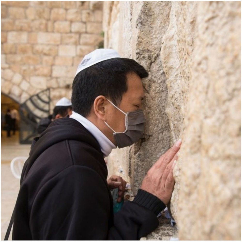 Jewish man praying